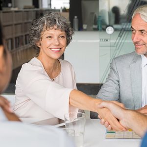 Couple investing in a low interest rate