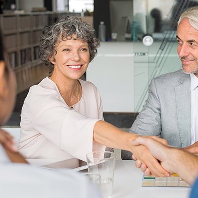 Couple investing in a low interest rate Couple investing in a low interest rate