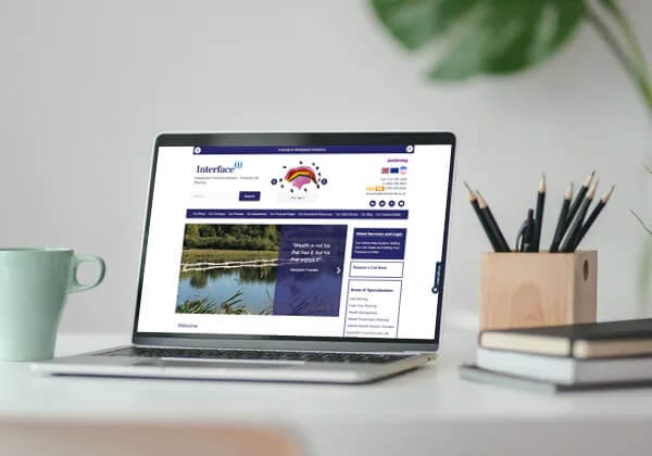 Interface Financial Website on laptop