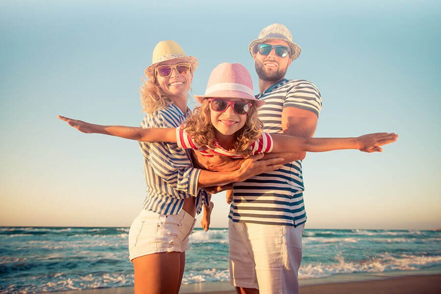 Family playing on the beach (1)